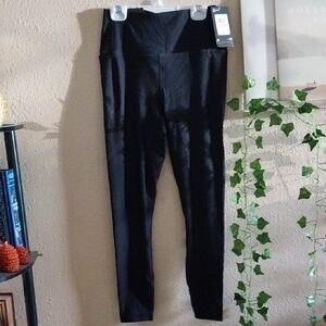 Women's Under Armour Black High Rise Ankle Leggings With Embossing - Small